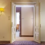 Kings Court Hotel 5*