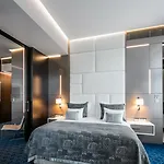 Hotel Kings Court 5*