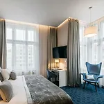 Kings Court 5*