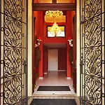 Kings Court Hotel 5*
