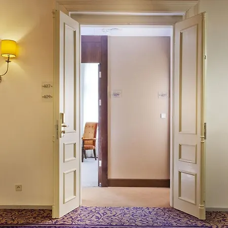 Hotel Kings Court 5*
