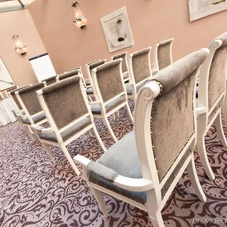 Kings Court Hotell 5*