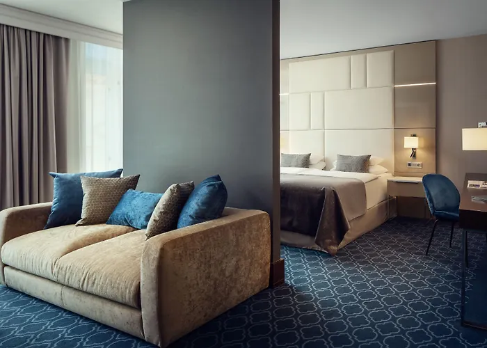 Hotel Kings Court 5*