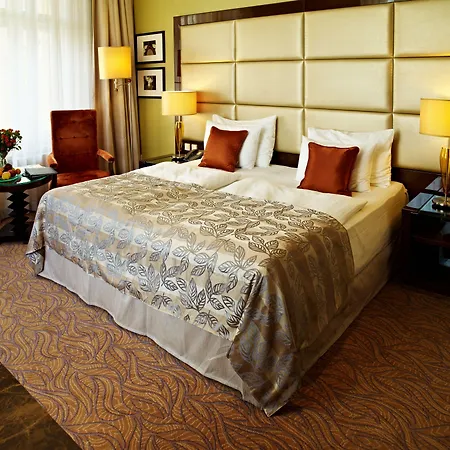 Kings Court Hotel 5*