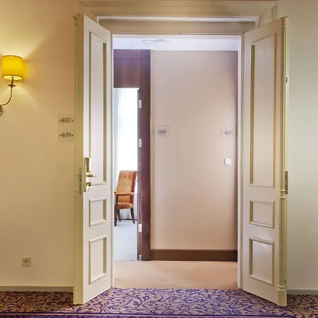 Kings Court Hotel 5*