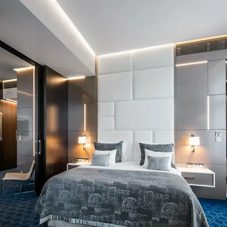 Hotel Kings Court 5*