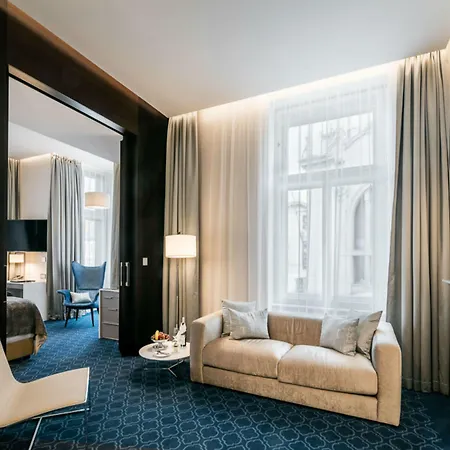 Hotel Kings Court 5*