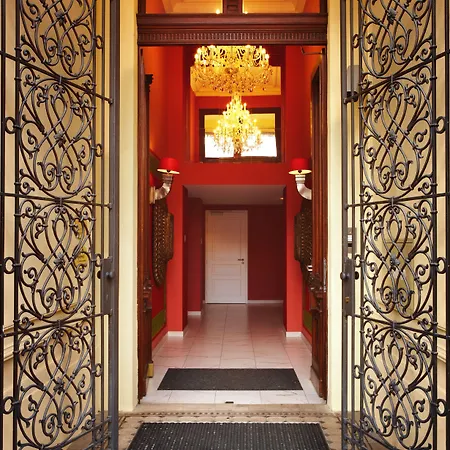 Kings Court Hotel 5*