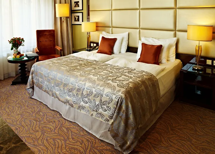 Kings Court Otel 5*
